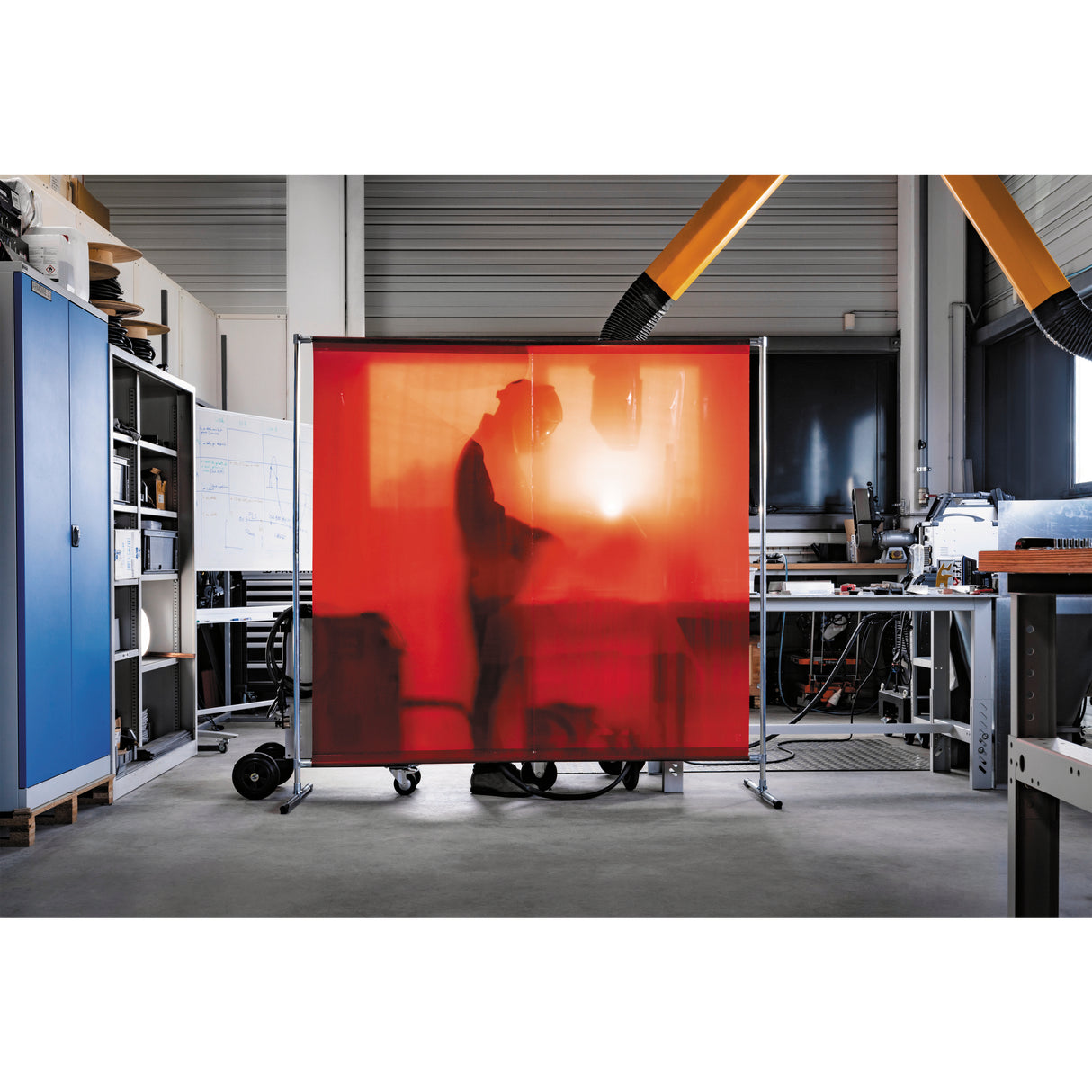 WELDING CURTAIN AND FRAME