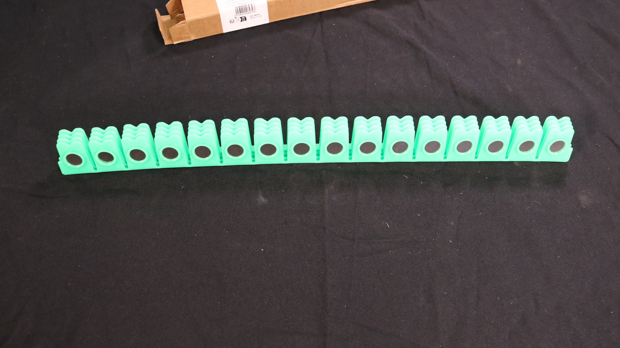 SET OF 4 MAGNETIC SANDING PROTECTORS FOR PANEL EDGES